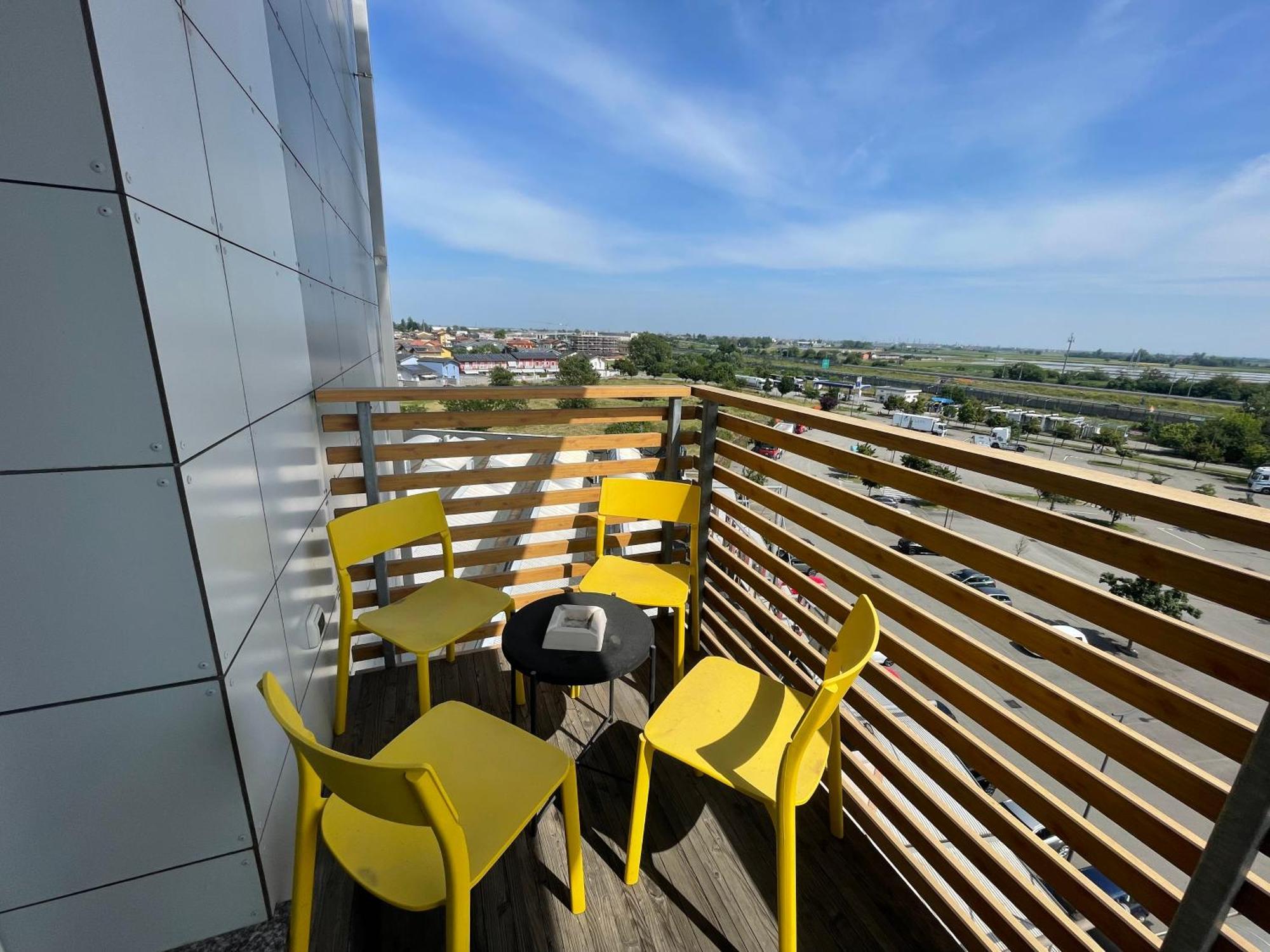 Galliate Condominio La Torre 1 מראה חיצוני תמונה